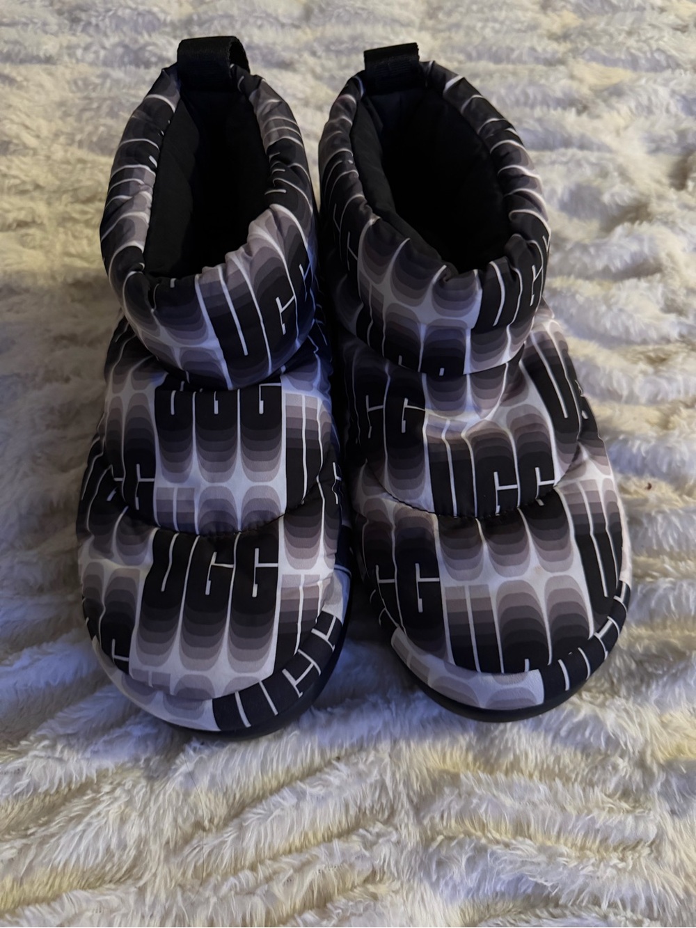 UGG  Puffer Slippers - Black & Gray